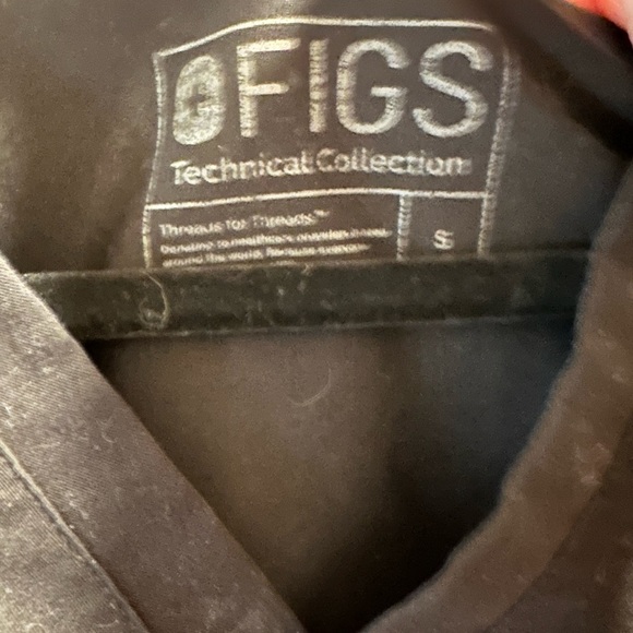 Figs scrub top - Picture 3 of 3